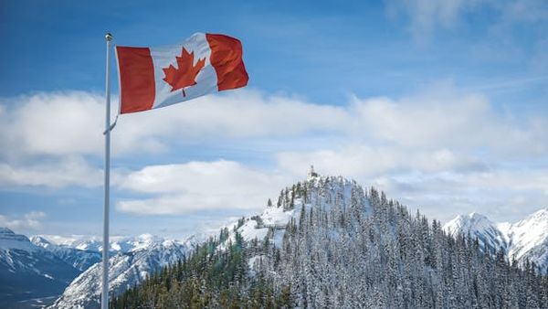 Majority of Albertans Would Vote to Stay in Canada, Poll Finds — But Smith's Handling Draws Criticism