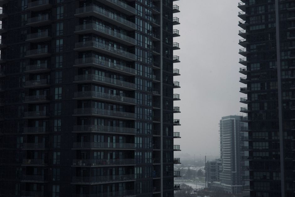 Man Shot Dead in Etobicoke Apartment Building, Toronto Police Say