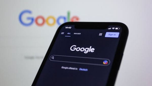 DuckDuckGo Installs Surge 30% as Users Push Back on Google's AI Search Takeover