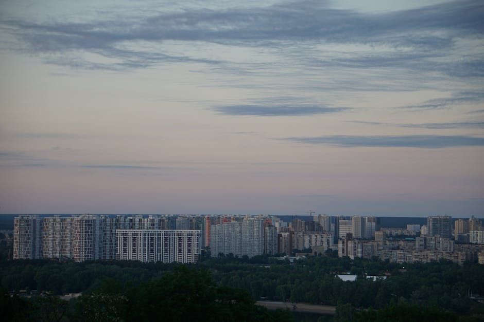 Russia Threatens More Kyiv Strikes, Tells Foreign Nationals to Leave
