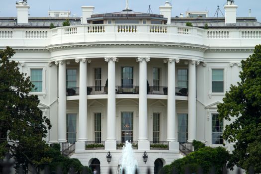 Trump Signs Scaled-Back AI Oversight Order After Tech Industry Pushback